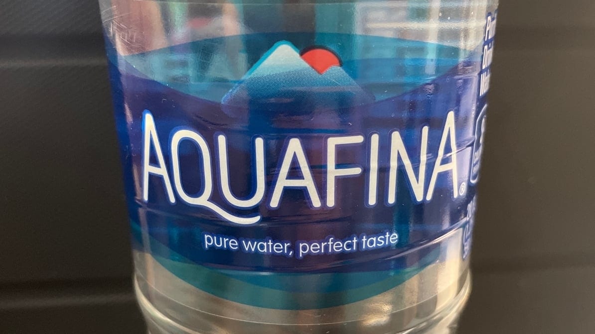 Aquafina - 1 Liter.